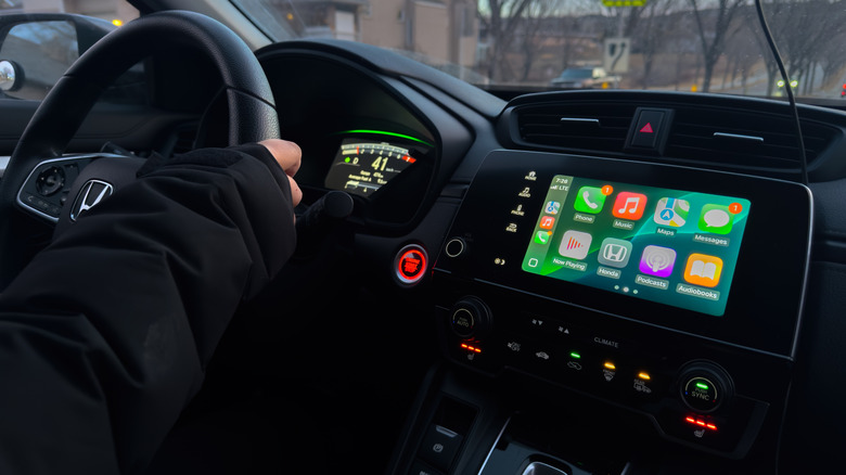 The Apple CarPlay system on a Honda vehicle