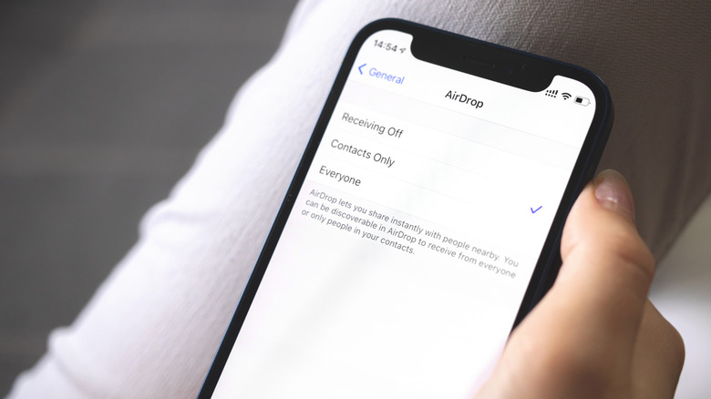 AirDrop iPhone setting screen closeup