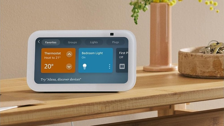 Echo Show 5 showing that the bedroom light is on