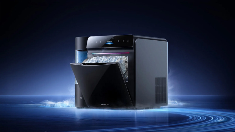 A GoveeLife Ice Maker against a stylized background.