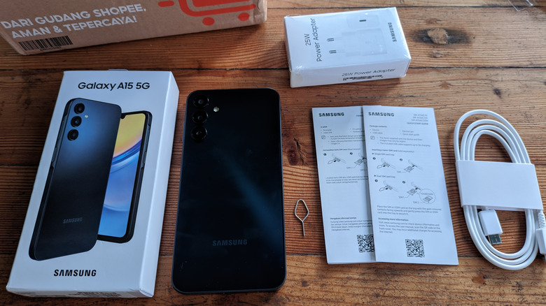 Unboxing the Samsung Galaxy A15