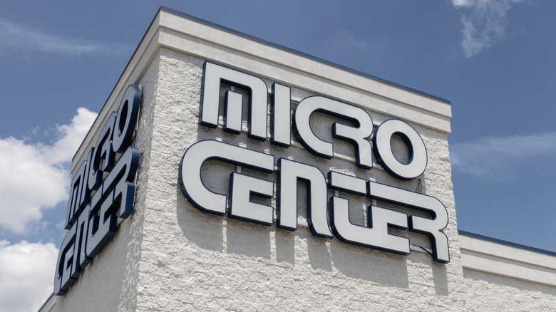 The Micro Center sign displayed above the front entrance.