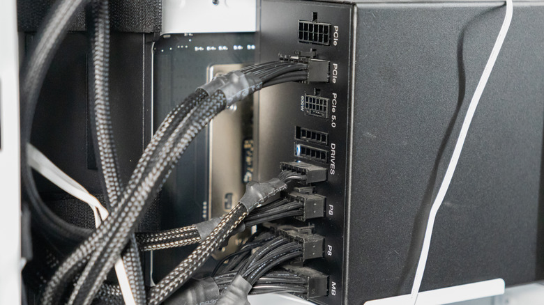 Cables on a modular PSU