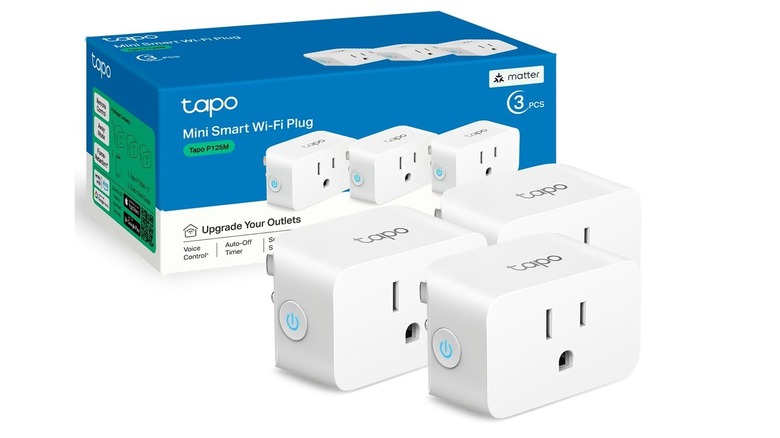 A 3-pack of the TP-Link Tapo P125M smart plug, on a white background.