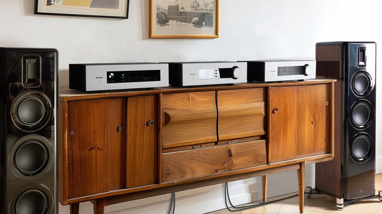 The complete Quad HiFi setup connected with speakers