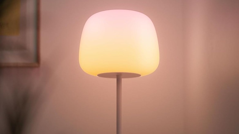 A soft silicone lamp head shined with a yellow to red gradient.
