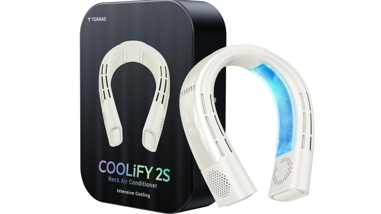 The Torras Coolify 2S neck air conditioner with its box against a white background