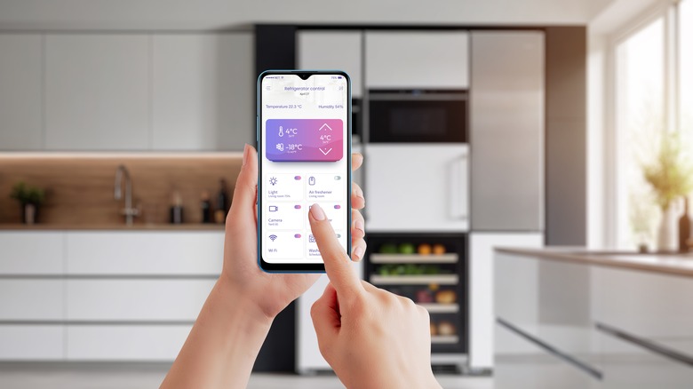 Changing the temperature of the fridge from mobile phone