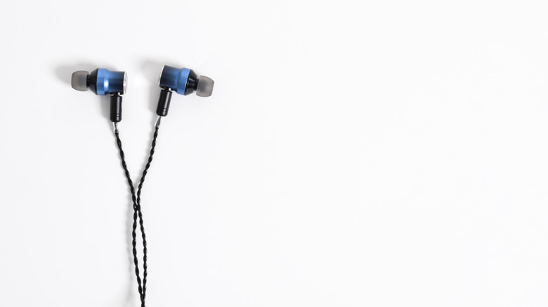 A pair of wireless buds with silicone tips against a white background.