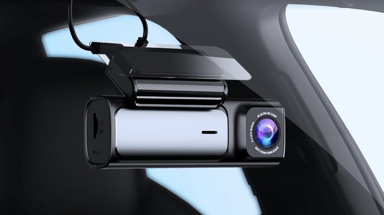 Affver 4K Dash Cam installed inside a car