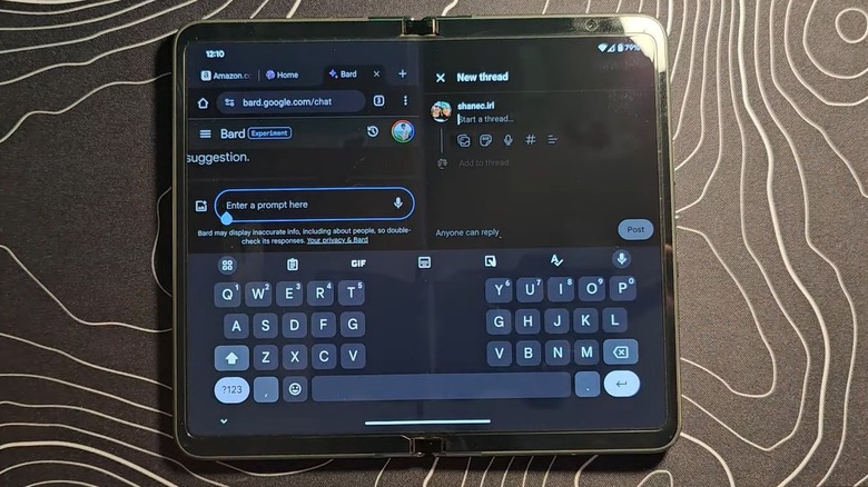 A screenshot of a split keyboard on a foldable device