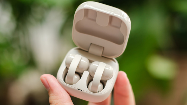Sony linkbuds clip case open in color white