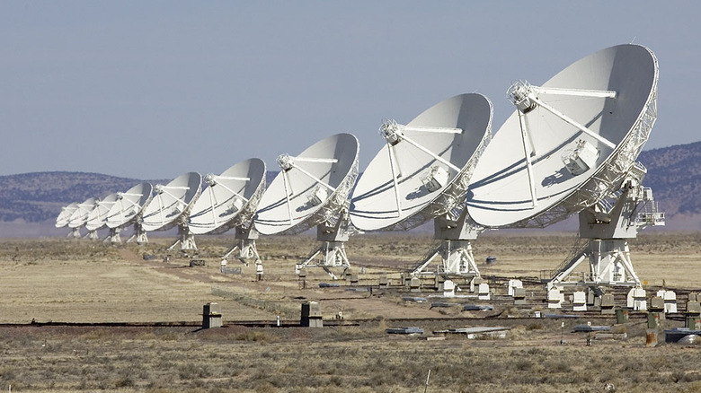 A sequence of dishes, part of the the Very Large Array