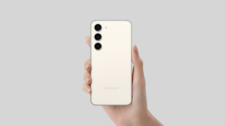 A person holding the Samsung Galaxy S23