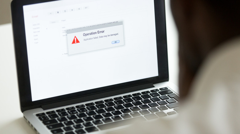 Laptop displaying an operation error message