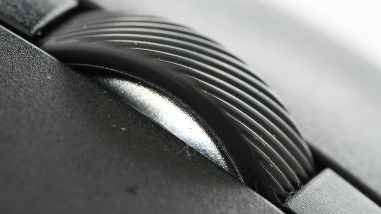 A zoomed-in picture of a scroll wheel on a mouse