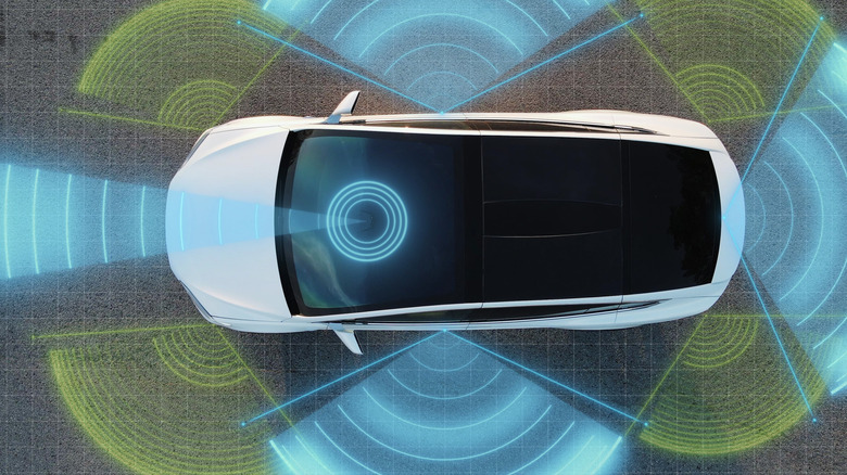 Car with radar images around it representing 360 birds eye view