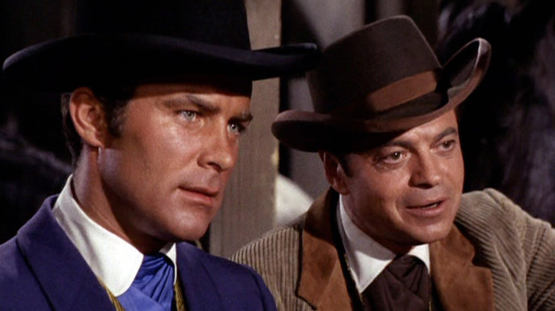 James (Robert Conrad) and Artemus (Ross Martin) standing next to each other on 