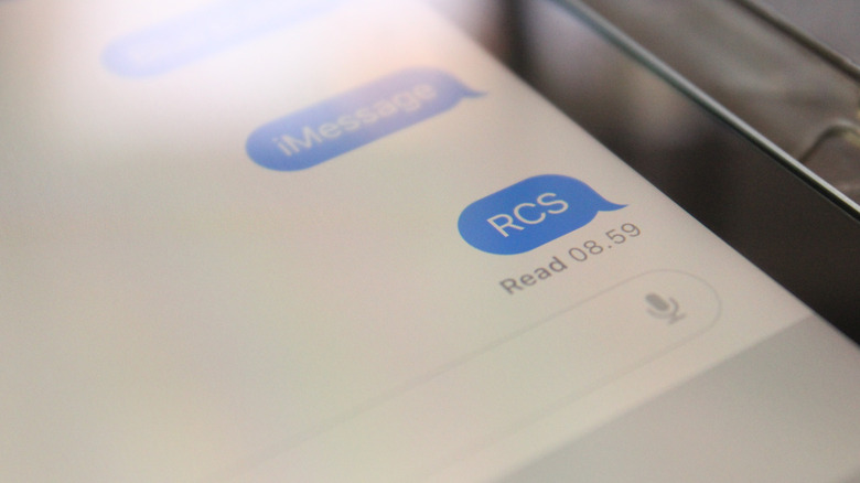 An iMessage reading "RCS" sent on an Apple device.