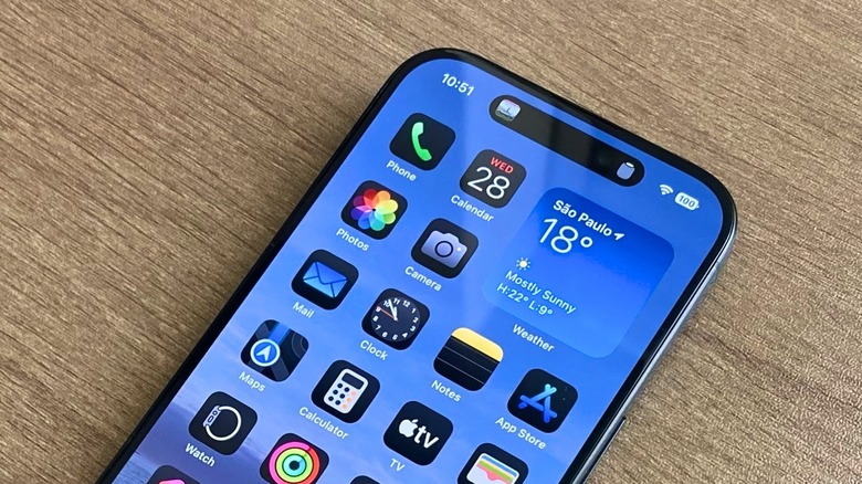 iOS 18 Home Screen with tinted icons