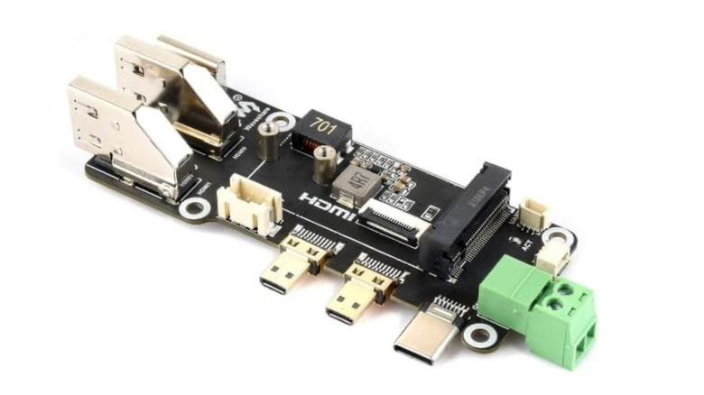 The Tuopuone PCIe to M.2 Multifunctional Adapter.
