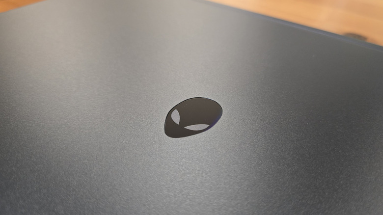 Alienware logo on the rear of the Alienware 16X Aurora laptop