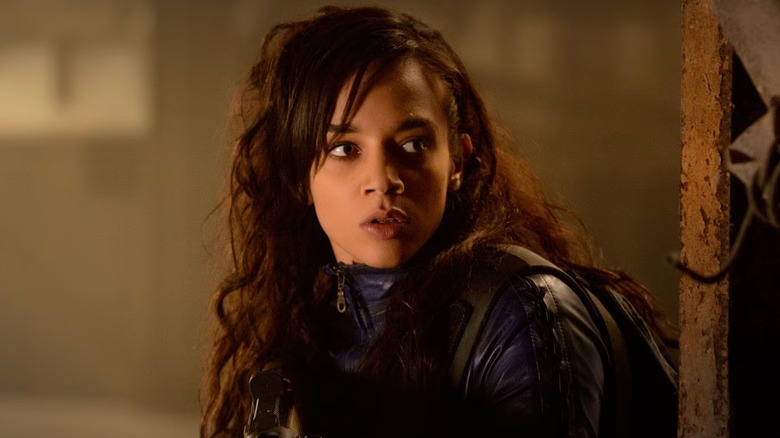 Dutch (Hannah John-Kamen) turning around on "Killjoys."