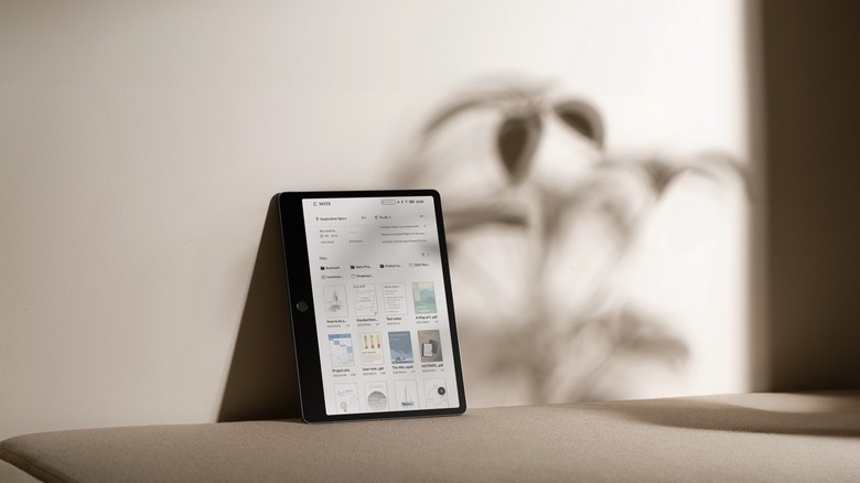 The TCL Note A1 NXTPAPER's display showing no reflections when exposed to the sun.