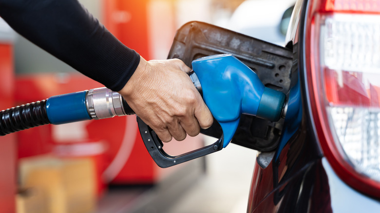 Gas nozzle in a car