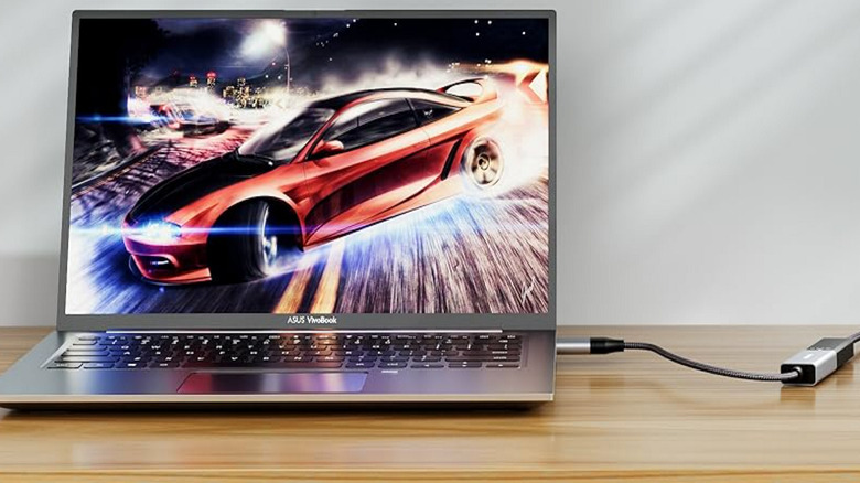 An image of the BENFEI capture card attached to a laptop