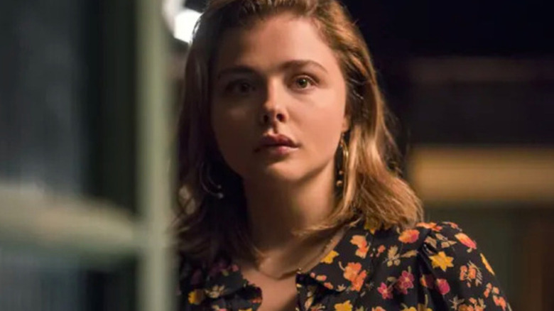 Flynne (Chloe Grace Moretz) looking dazed on "The Peripheral."