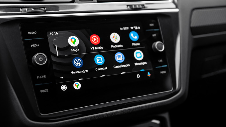 Android Auto interface on a car infotainment screen.