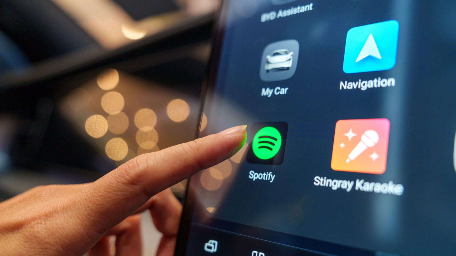 bgr.com - Joshua Hawkins - Android Auto's Wavy Audio Line Is Leaving Users Conflicted