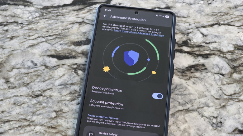 Advanced Protection setting toggled enabled on a Samsung Galaxy S25 Ultra