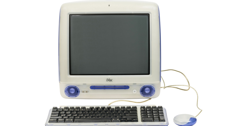 Apple iMac G3 desktop computer with a keybpard and