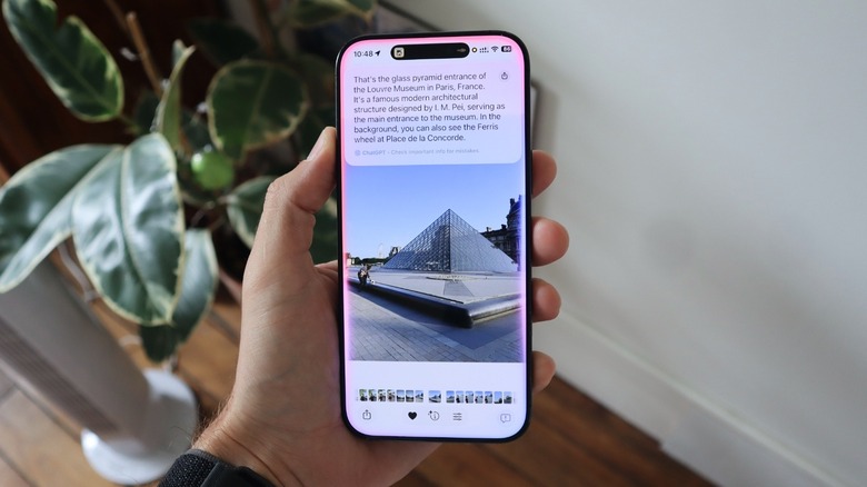 iOS 26's Apple Intelligence and ChatGPT onscreen awareness