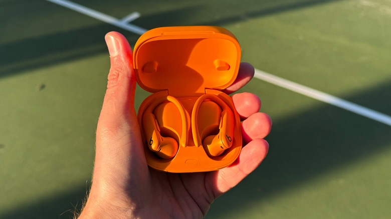 Powerbeats Pro 2 in orange