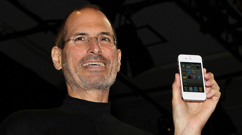 Steve Jobs holding an iPhone 4