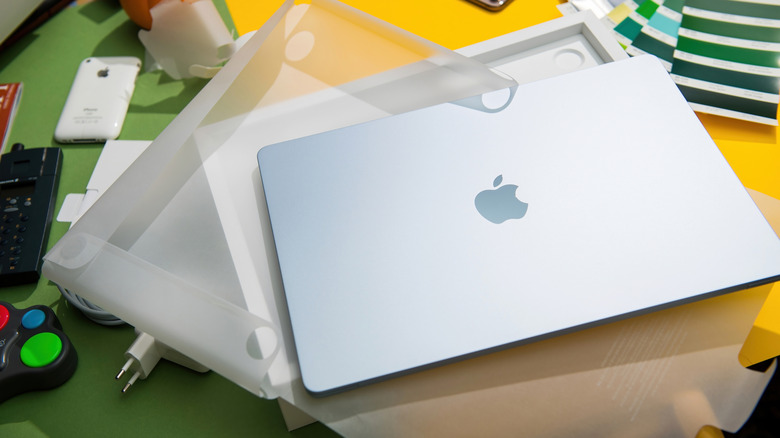 M4 Max MacBook Pro unboxing.