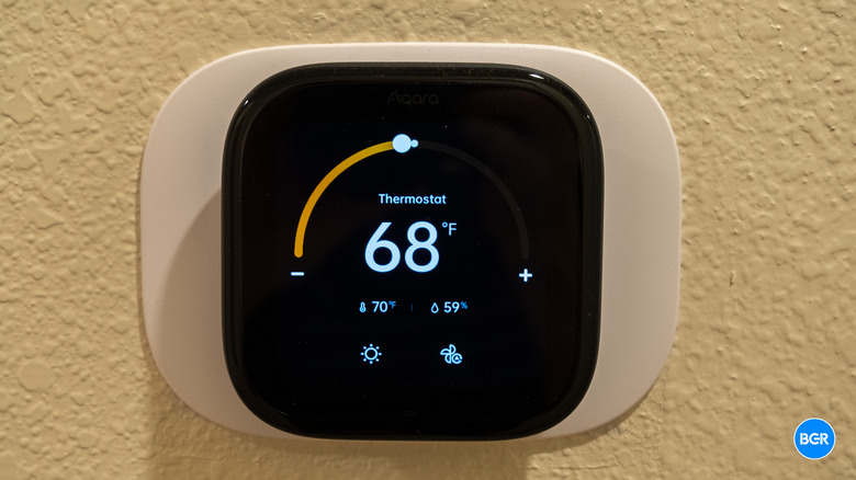 Screen on the Aqara Thermostat Hub W200