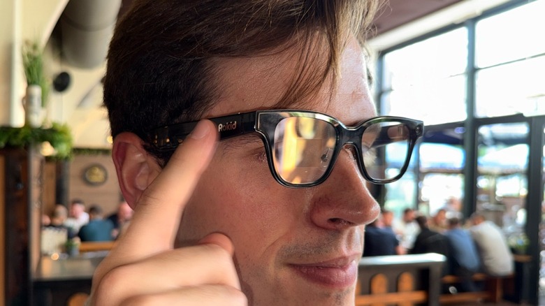 Hands-on with Rokid smart AR glasses