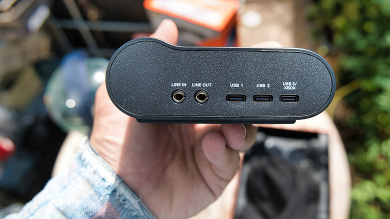 Rear of the Arctis Pro Omni GameHub basestation