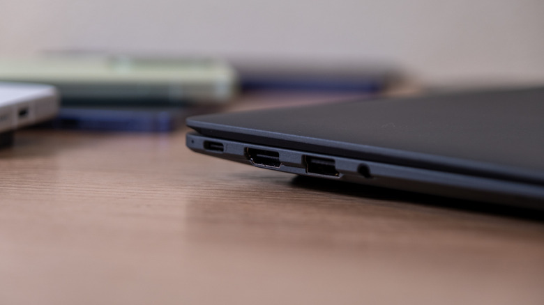 Asus Googlebook 14 ports