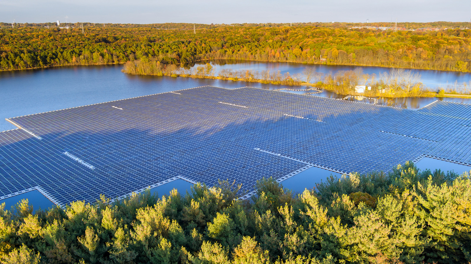 bgr.com - Alec Hively - Australia's Floating Solar Array Is Doing A Lot More Than Generating Electricity