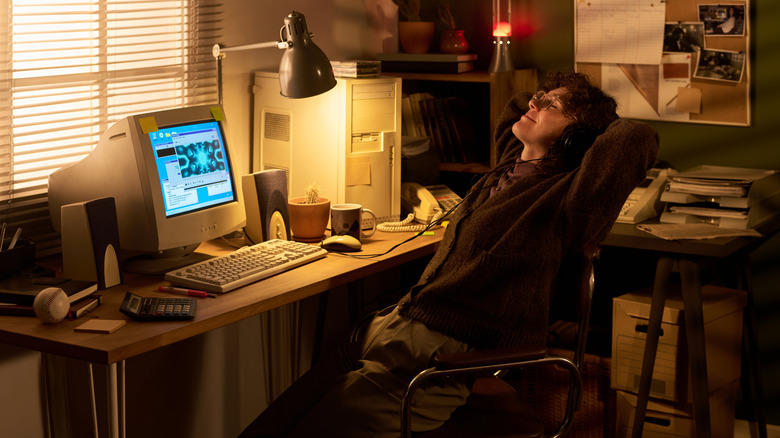 A person using the internet on a '90s computer