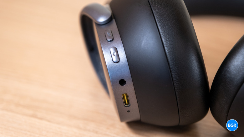 Controls on the Baseus XH1 headphones