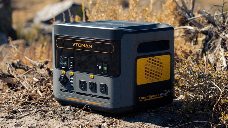 VTOMAN Power Station sitting in a field