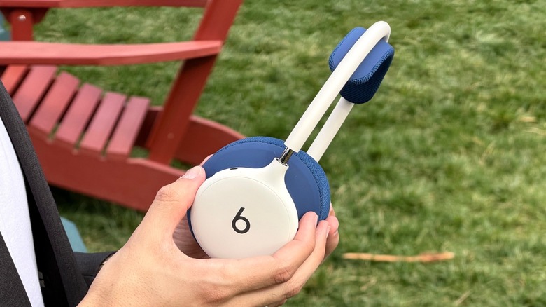 Man holding Beats 360 in white and blue