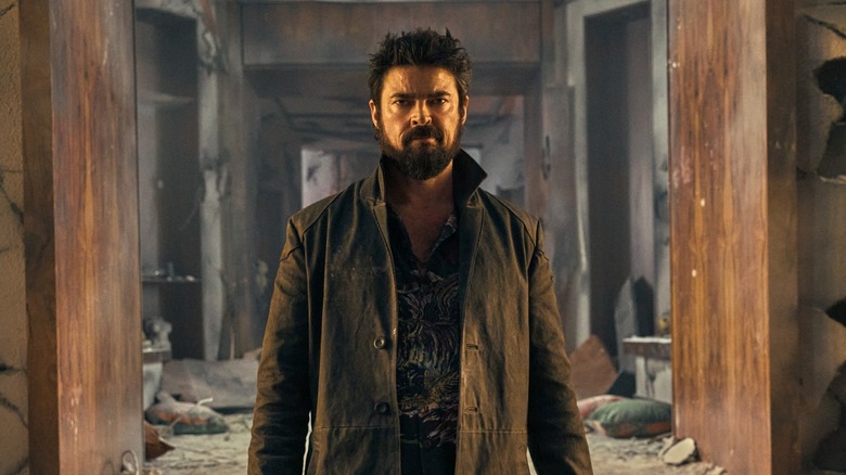 Billy Butcher (Karl Urban) stood in a hallway in The Boys