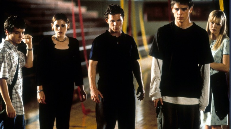 Elijah Wood, Josh Hartnett, Shawn Hatosy, Clea DuVall, and Laura Harris in The Faculty